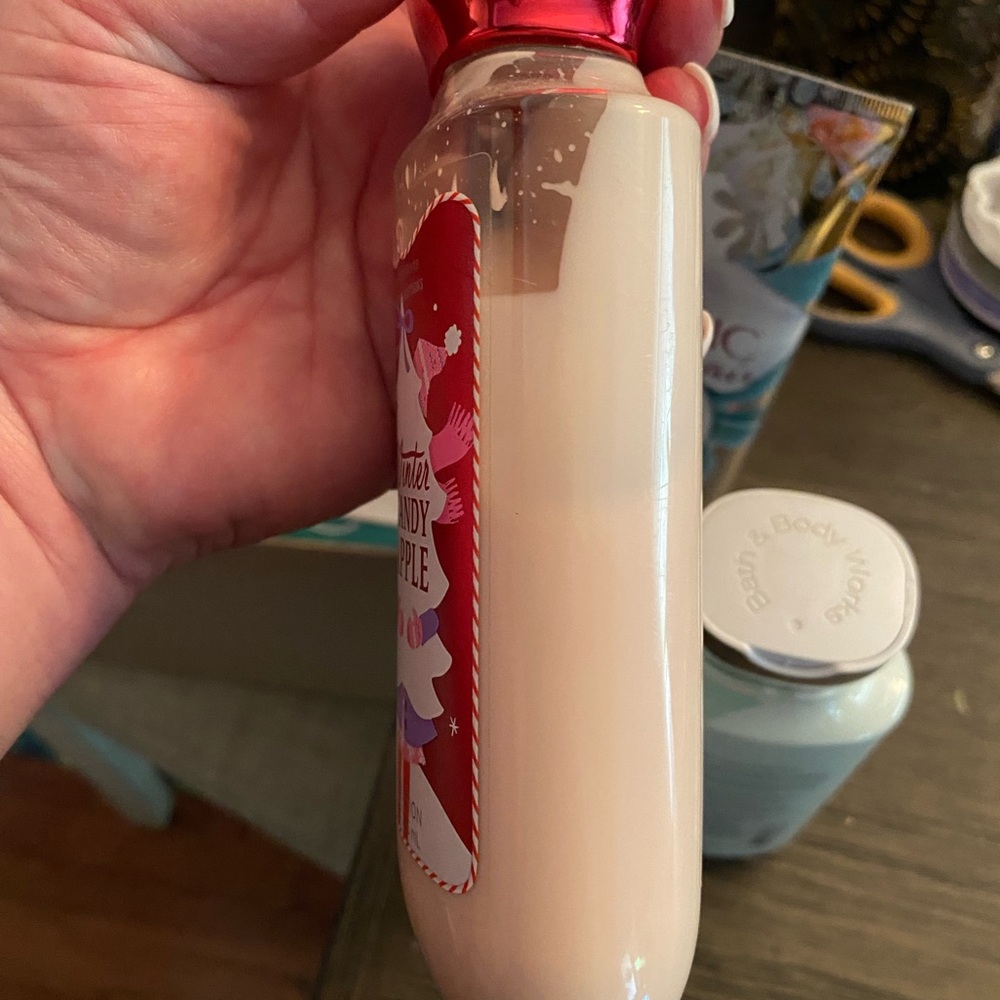 Bath & Body Works White Moisturizer & Body Oil - Picture 2 of 3